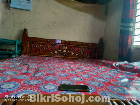 ১টি খাট ও ১ টি ওয়ারড্রব